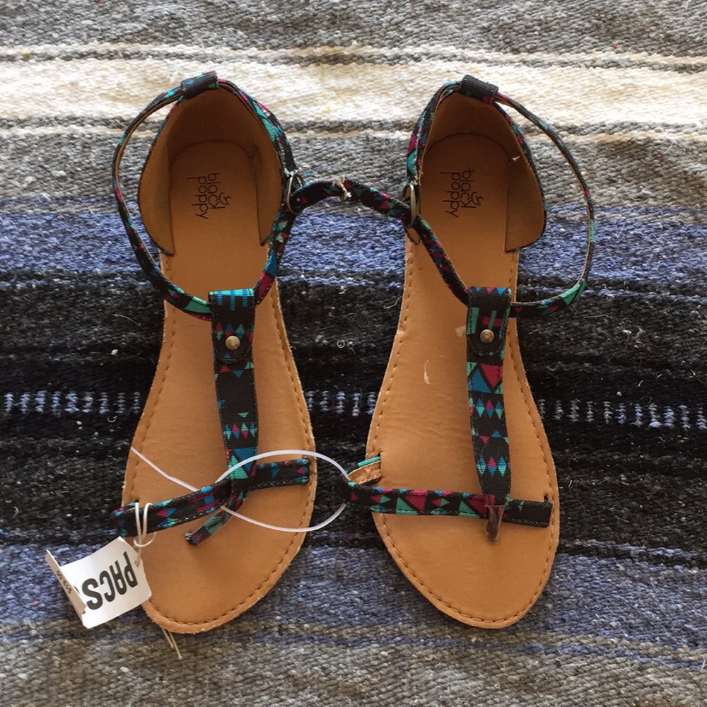 NWT black poppy sandals size 8